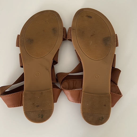 Brown Sandals || Size Women’s 5 - Picture 3 of 5